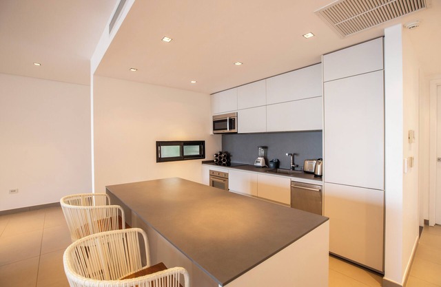 Morea SXM apartment near the quay with gym.