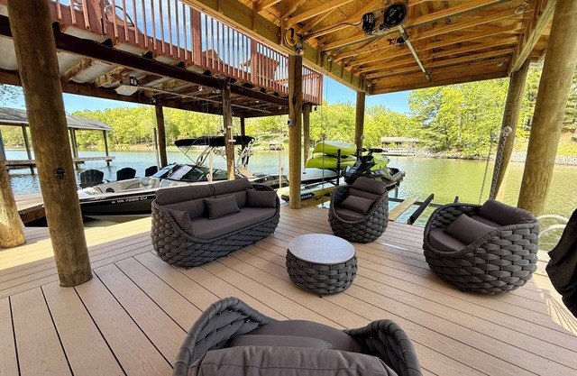 Morewood Retreat - Fast Wifi & Upgraded Dock!