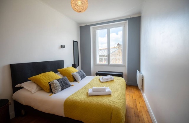 Morgat apartment, full sea view, direct beach access