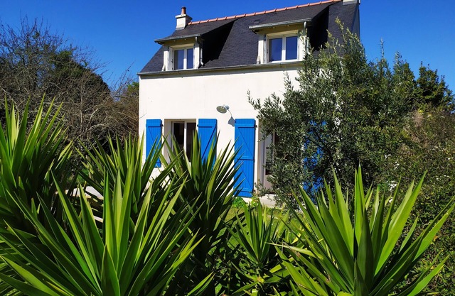 Morgat beach and GR34 within 5 min walk, pleasant renovated fisherman's cottage