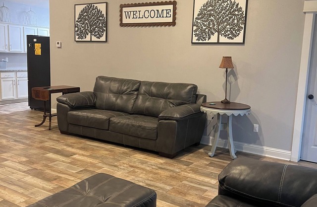 Morning Glory Fantastic 3-bedroom in Longview. Just 8.9 miles to Longview Mall