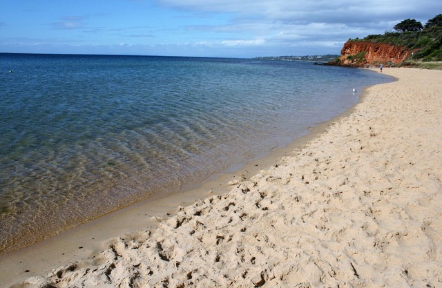 APARTAMENTO # 5 DE MORNINGTON BEACH: justo enfrente de la playa con excelentes vistas.