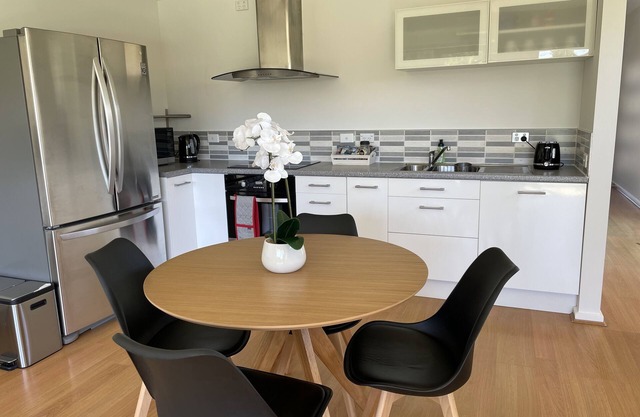 Mornington guesthouse- 8 minutes from the beach!