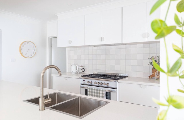 Mornington Peninsula family home- minutes to beach! w/ full kitchen & laundry