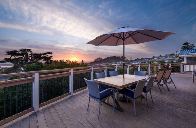 ¡Ahorros especiales de otoño! ¡Casa de Morro Bay Heights con increíbles vistas al océano y al rock!