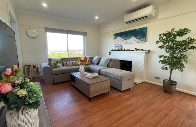 Morwell Pet friendly 3 BRMS Rental home Free Wi-fi