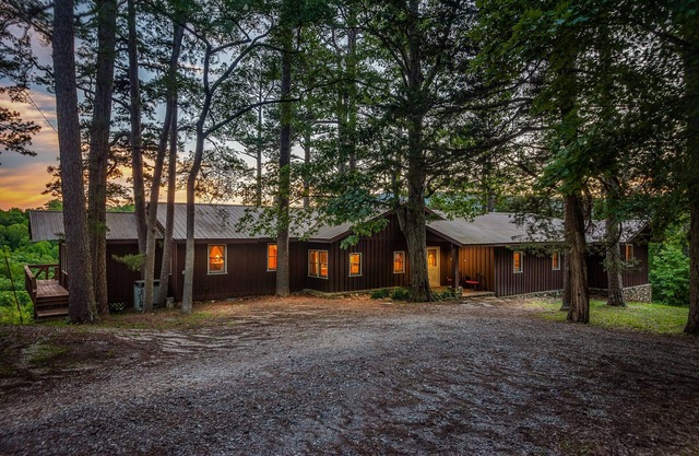 Morwood House - Más de 15 acres privados ubicados justo al sur de Jasper en la autopista 7