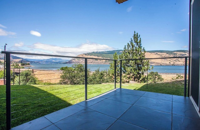 Mosier Creek - 1 Bedroom, 1 Bath - Great Views of the Gorge
