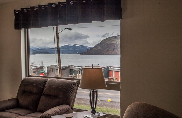 Mosier River View