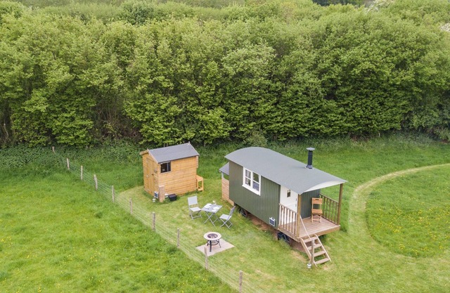Moss Shepherd's Hut - eco friendly shepherds hut in beautiful location