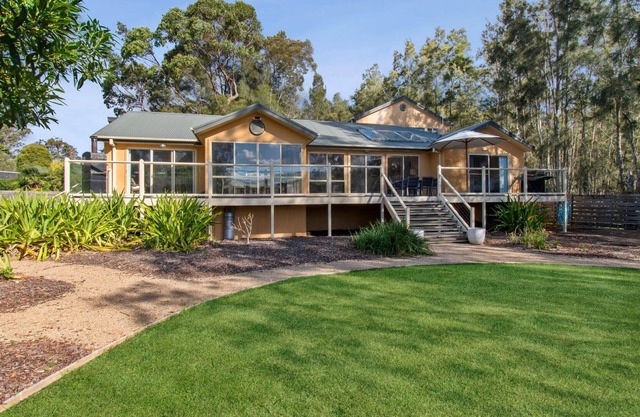 Tranquil Mossy Point home. Pet friendly.