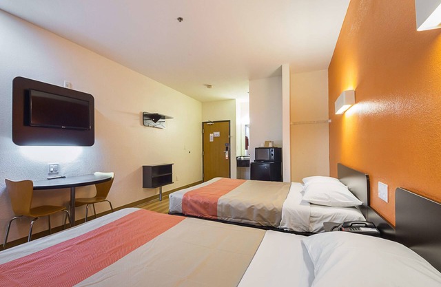 Motel 6 Dallas - Irving DFW Airport South