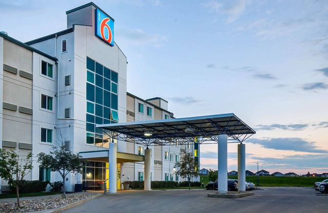 Motel 6 Grande Prairie, AB