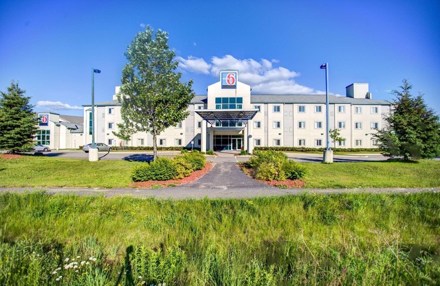 Motel 6 Huntsville, ON