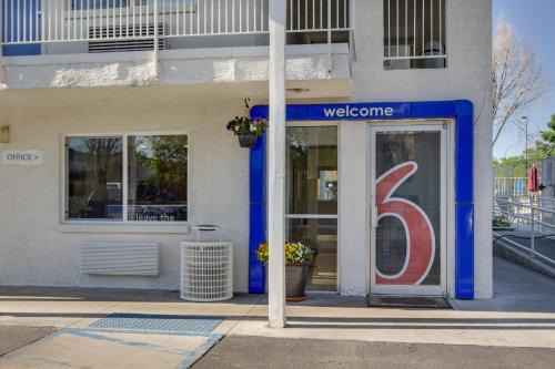 Motel 6 Lakewood