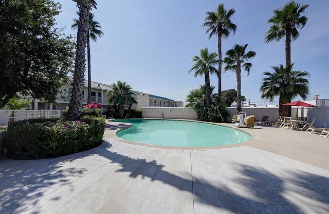 Motel 6 Laredo, TX - North I-35
