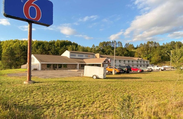 Motel 6 Norway MI