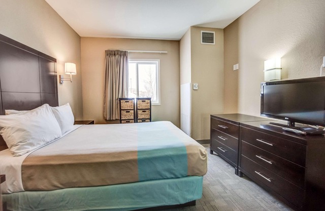 Motel 6 Red Deer, AB