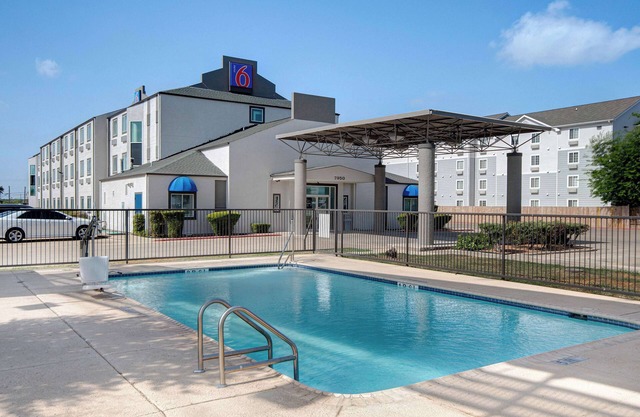 Motel 6 San Antonio, TX - South