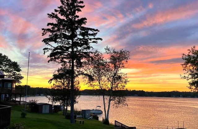 Mother Moon Cottage - Lakefront