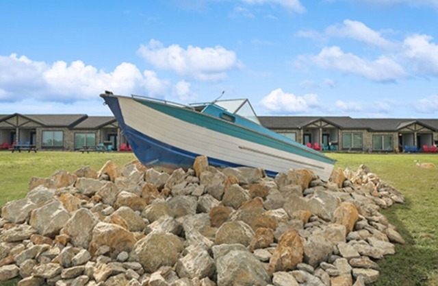 MotorBoat Inn Suite 14