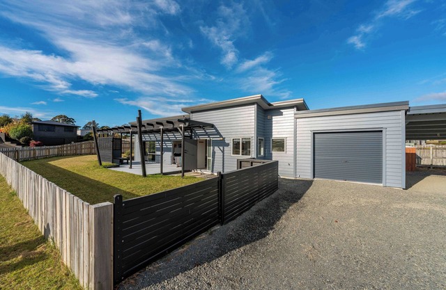 Motuoapa Getaway - Lake Taupo Holiday Home
