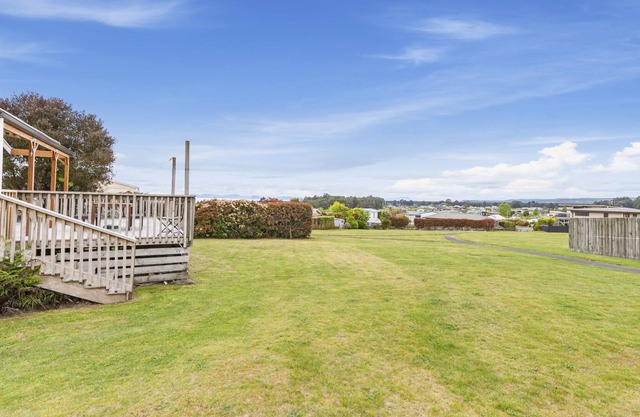 MOTUOAPA RISE - MOTUOAPA HOLIDAY HOME, pet friendly in Motuoapa