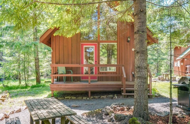 Mount Adams Cozy Cabin Retreat
