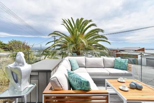 Mount Pleasant - Ocean Views - 3 bedroom with bathtub