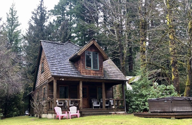 Mount Rainier Cedar cabina en Greenwater río