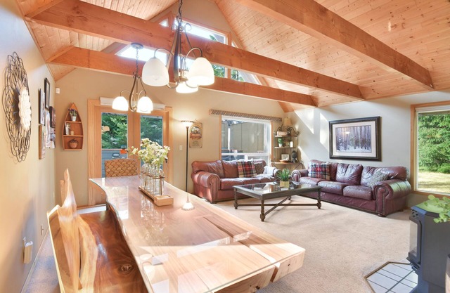Mount Rainier Vacation Home with A.C. Wraparound Deck and BBQ