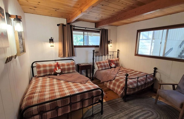 Mountain Adventures Await ~ Spacious Family Chalet ~ Near Dodge Ridge & Yosemite