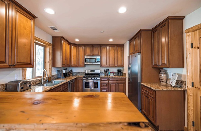 Mountain Air by Avantstay Stunning Log Cabin in Big Bear w/ Pool Table