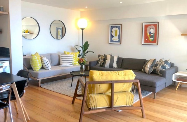 Mountain and Harbour Views - Grand Vue Cottage