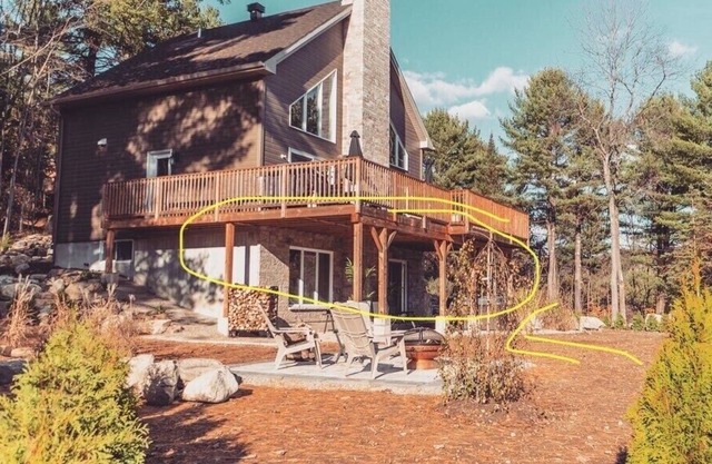 Mountain and lake view Guest Suite with Spa