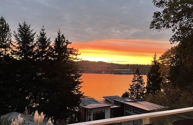 Mountain and Lake views on Mercer Island