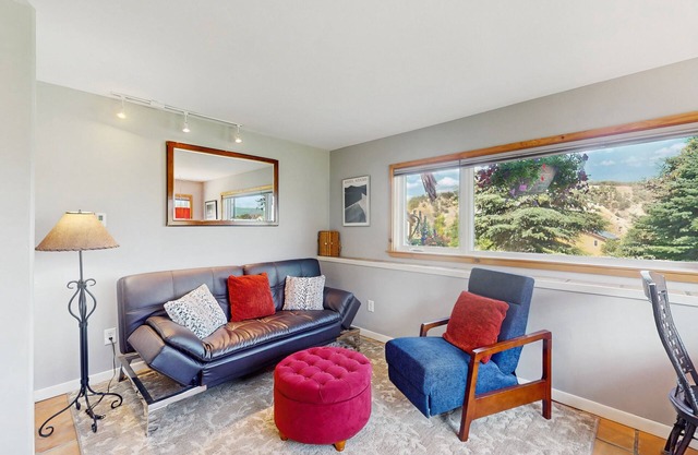 Mountain apartment close to adventure, with shared fire pit, gym, and BBQ