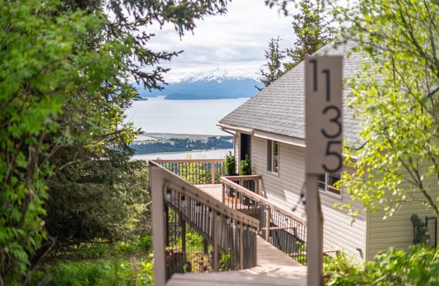 Mountain|Bay|Spit Views + Hot Tub & Yurt Retreat