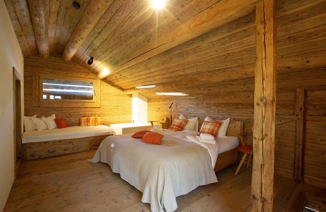 Alpine hut Tschividains
