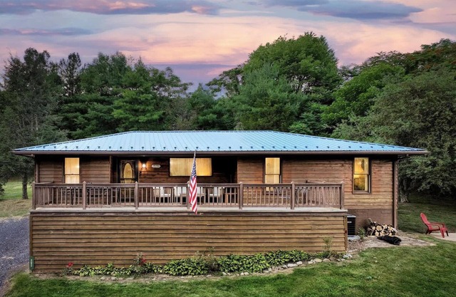 Mountain Cabin w Hot Tub, Deck, Grill & Fire Pit