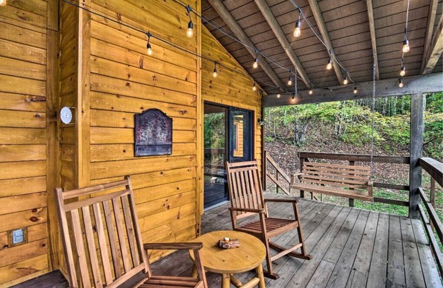 Mountain Cabin with Hiking & Skiing Near Asheville, NC