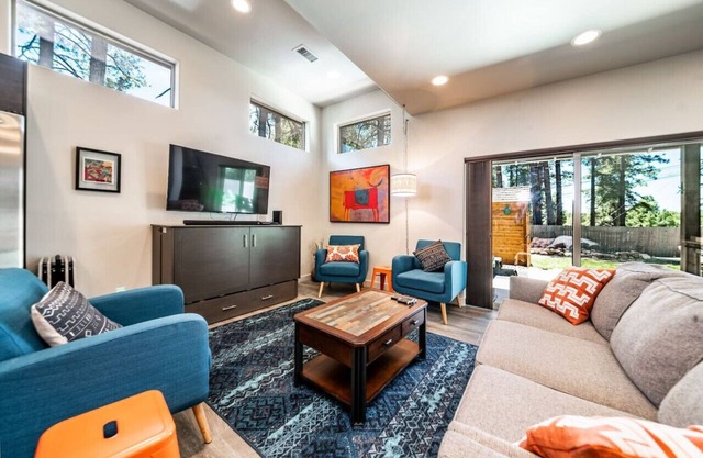 Mountain Chic Retreat w/ Hot Tub - Escape the City