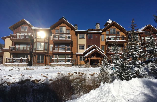 Mountain condo with access to skiing and mountain biking/hiking