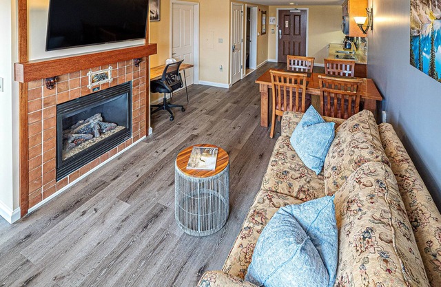 Mountain Creek Lovely 1 Bedroom/Pool/Jacuzzi/King Bed/Ski In/Out