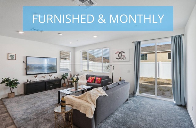 Brand New Spacious 4-Bedroom House, Ranch-Style, Concrete Gated Yard, King Bed