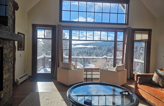 Mountain Escape. 4-bedrooms, 20 acres, 40-mins to Yellowstone, 10-min to Big Sky