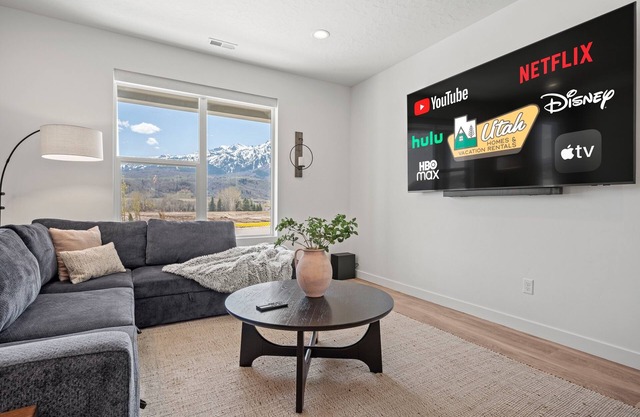 Mountain Green Snowbasin Getaway |Pool |EV Charger