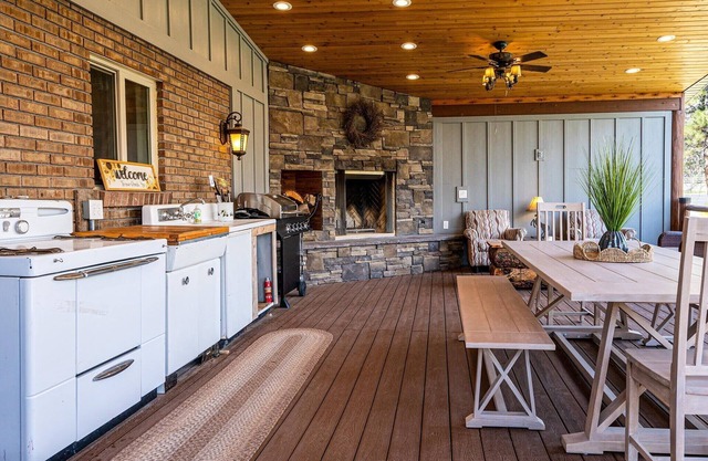 Mountain Haus - Game Room, Home Gym, and Hot Tub
