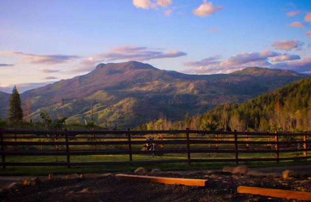 Mountain Healing Cottage in Glide