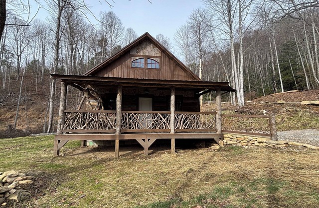 Mountain Hideaway! A Beautiful Creekside Cabin Now With New Lower Rates!